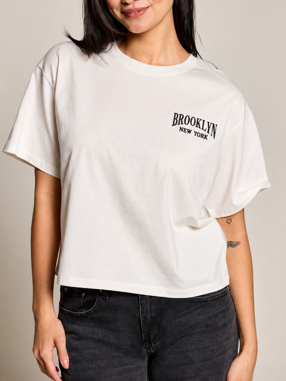 House of Cotton Brooklyn New York Cropped Boxy Cream Navy Tee Size Medium
